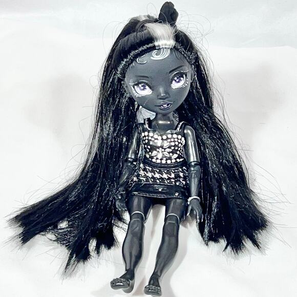 Rainbow High Shadow High Series 1 Shanelle Onyx Grayscale Fashion Doll Outfit - Picture 2 of 11